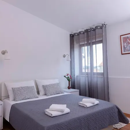 Ivo Guest house *